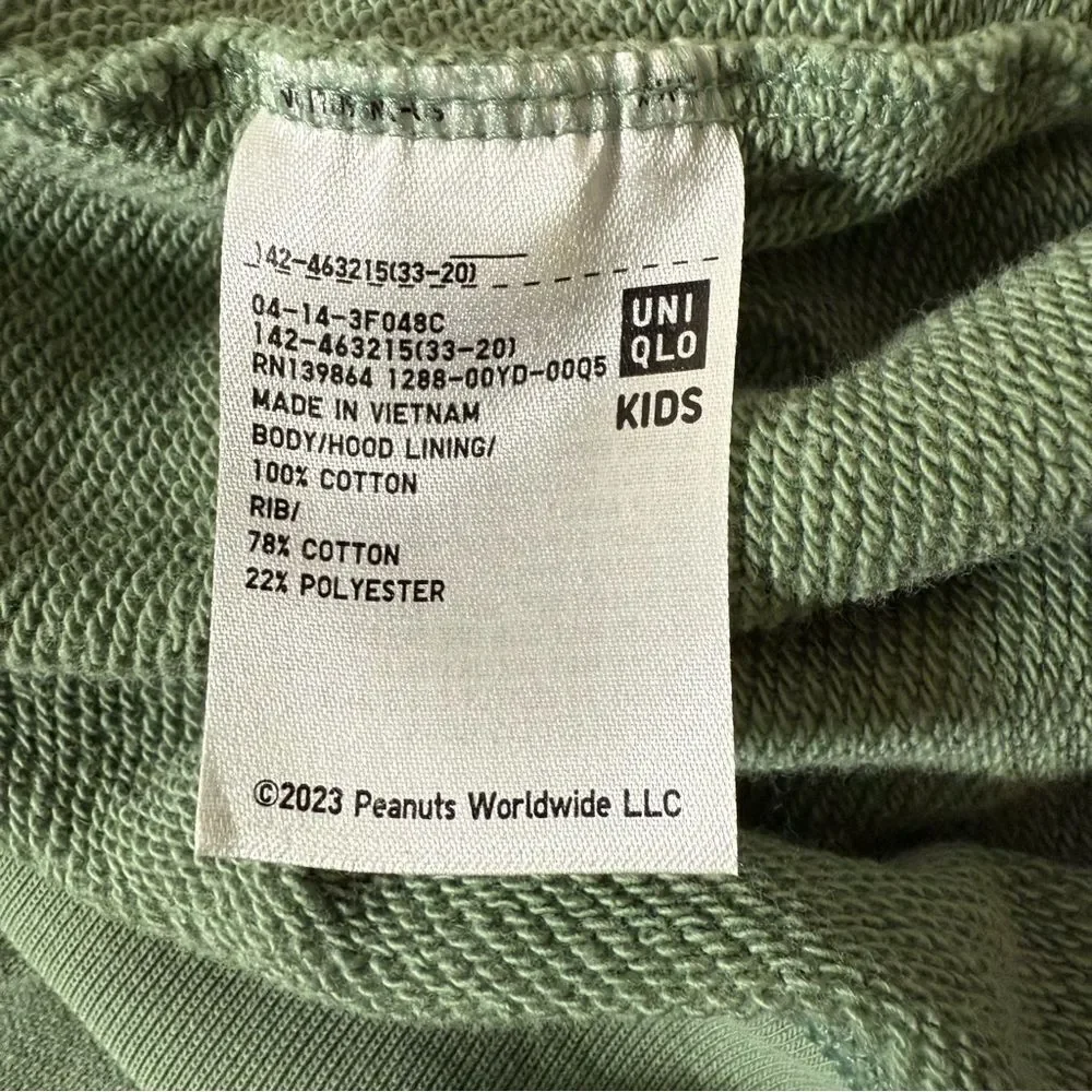UT Uniqlo Sweatshirt Hoodie Youth Kids Unisex Sz 13 Green Peanuts Snoopy